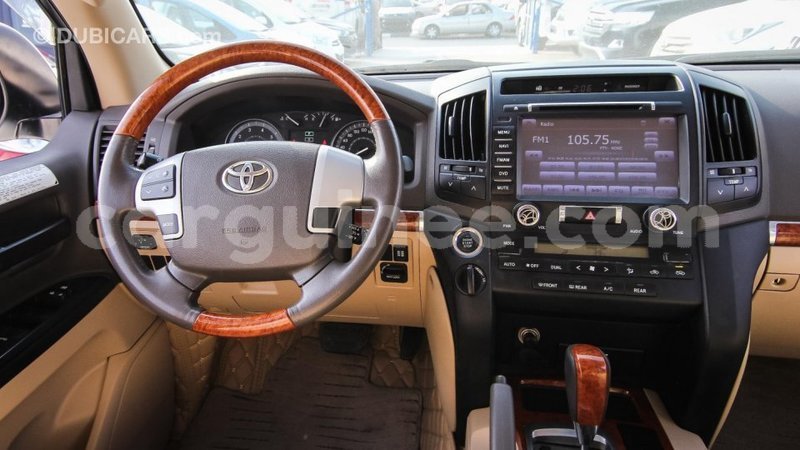 Big with watermark toyota land cruiser conakry import dubai 3717