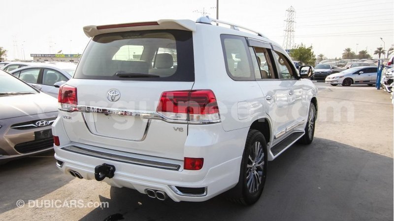 Big with watermark toyota land cruiser conakry import dubai 3717