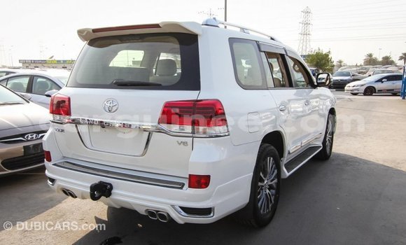 Buy Import Toyota Land Cruiser White Car in Import - Dubai in Conakry Buy Import Toyota Land Cruiser White Car in Import - Dubai in Conakry