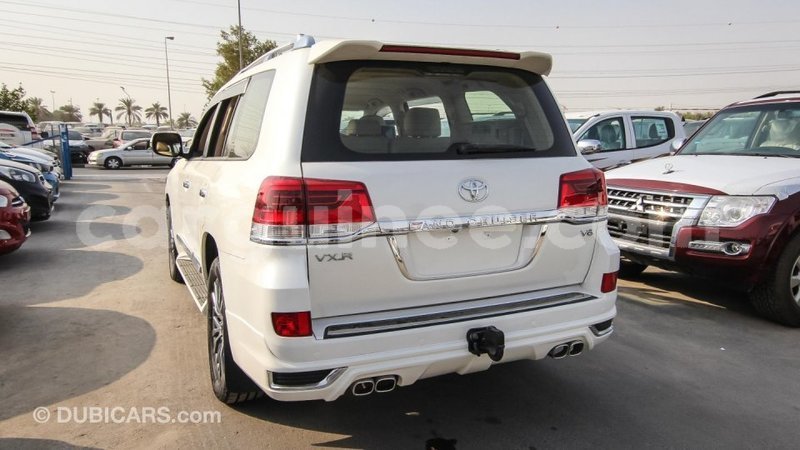 Big with watermark toyota land cruiser conakry import dubai 3717