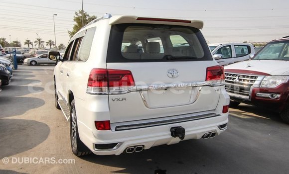 Buy Import Toyota Land Cruiser White Car in Import - Dubai in Conakry Buy Import Toyota Land Cruiser White Car in Import - Dubai in Conakry