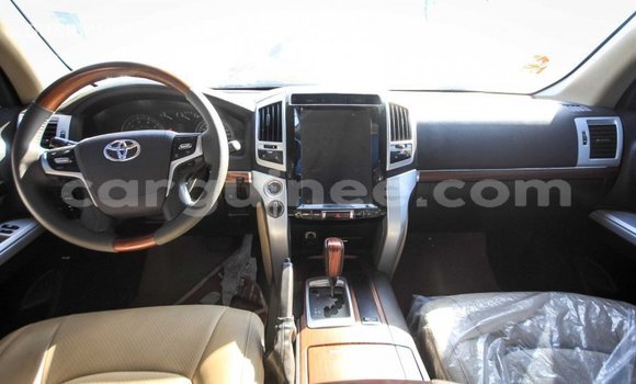 Buy Import Toyota Land Cruiser White Car in Import - Dubai in Conakry Buy Import Toyota Land Cruiser White Car in Import - Dubai in Conakry