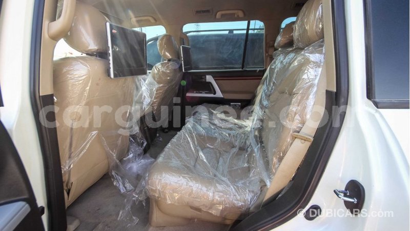 Big with watermark toyota land cruiser conakry import dubai 3722