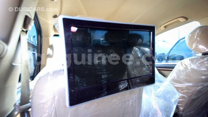 Big with watermark toyota land cruiser conakry import dubai 3722