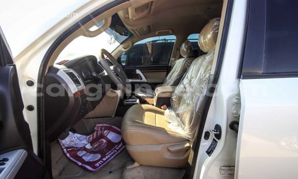 Buy Import Toyota Land Cruiser White Car in Import - Dubai in Conakry Buy Import Toyota Land Cruiser White Car in Import - Dubai in Conakry