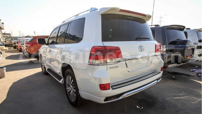 Big with watermark toyota land cruiser conakry import dubai 3722