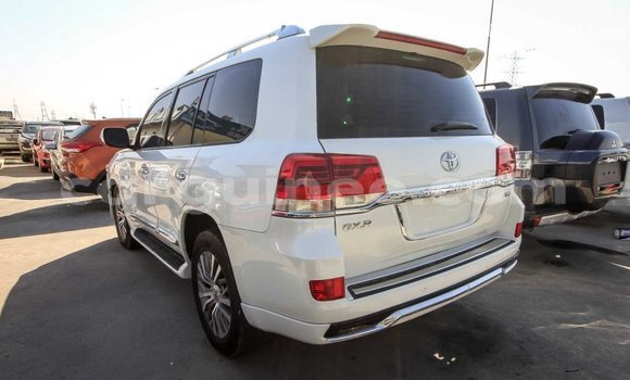 Buy Import Toyota Land Cruiser White Car in Import - Dubai in Conakry Buy Import Toyota Land Cruiser White Car in Import - Dubai in Conakry