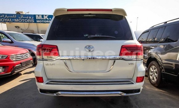 Buy Import Toyota Land Cruiser White Car in Import - Dubai in Conakry Buy Import Toyota Land Cruiser White Car in Import - Dubai in Conakry