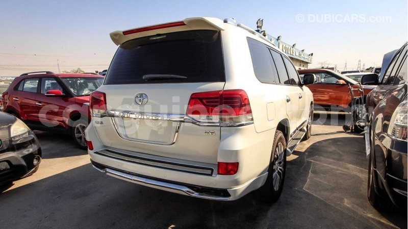 Big with watermark toyota land cruiser conakry import dubai 3722