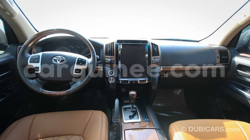 Big with watermark toyota land cruiser conakry import dubai 3724