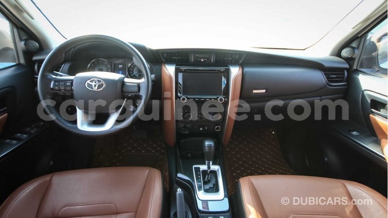 Big with watermark toyota fortuner conakry import dubai 3725