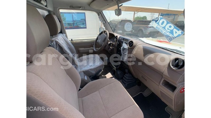 Big with watermark toyota land cruiser conakry import dubai 3737