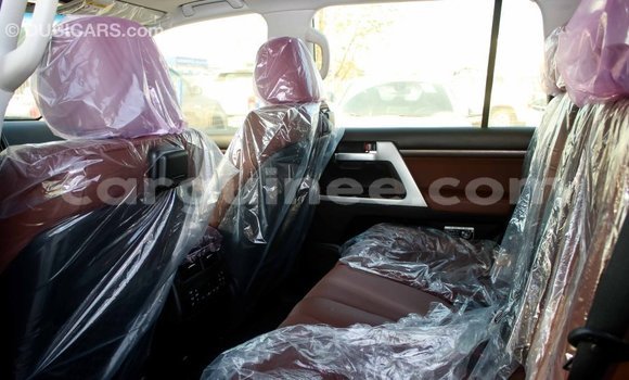 Acheter Import Voiture Toyota Land Cruiser Noir à Import - Dubai, Conakry Acheter Import Voiture Toyota Land Cruiser Noir à Import - Dubai, Conakry