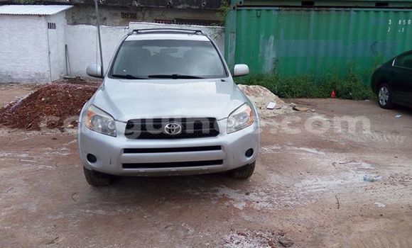 Acheter Occasion Voiture Toyota RAV4 Gris à Kaloum au Conakry Acheter Occasion Voiture Toyota RAV4 Gris à Kaloum au Conakry