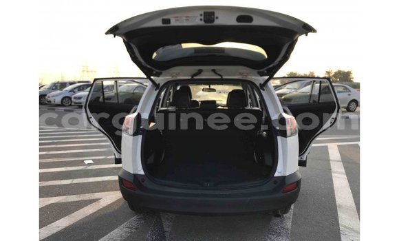 Acheter Import Voiture Toyota 4Runner Blanc à Import - Dubai, Conakry Acheter Import Voiture Toyota 4Runner Blanc à Import - Dubai, Conakry