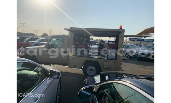 Buy Import Toyota Land Cruiser Beige Car in Import - Dubai in Conakry Buy Import Toyota Land Cruiser Beige Car in Import - Dubai in Conakry