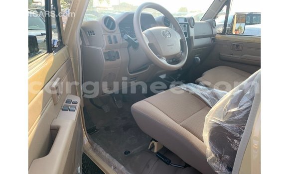 Buy Import Toyota Land Cruiser Beige Car in Import - Dubai in Conakry Buy Import Toyota Land Cruiser Beige Car in Import - Dubai in Conakry