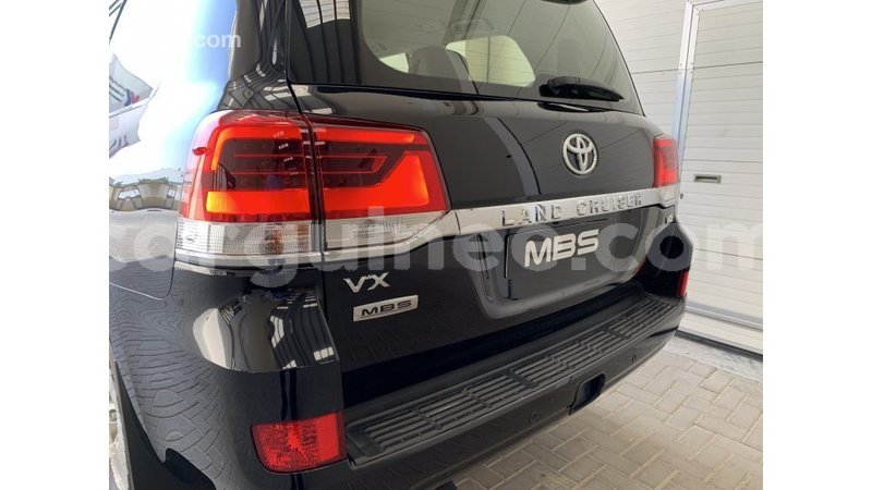 Big with watermark toyota land cruiser conakry import dubai 3819