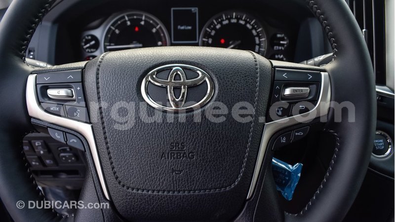 Big with watermark toyota land cruiser conakry import dubai 3820