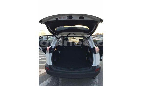 Acheter Import Voiture Toyota 4Runner Blanc à Import - Dubai, Conakry Acheter Import Voiture Toyota 4Runner Blanc à Import - Dubai, Conakry