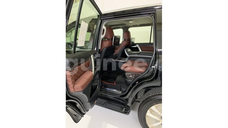 Big with watermark toyota land cruiser conakry import dubai 3829