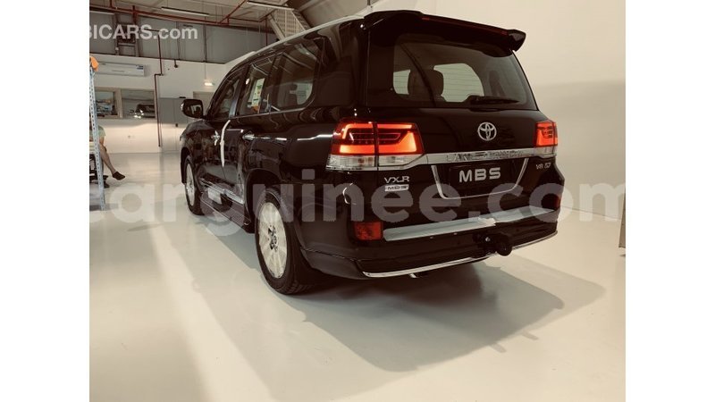 Big with watermark toyota land cruiser conakry import dubai 3829