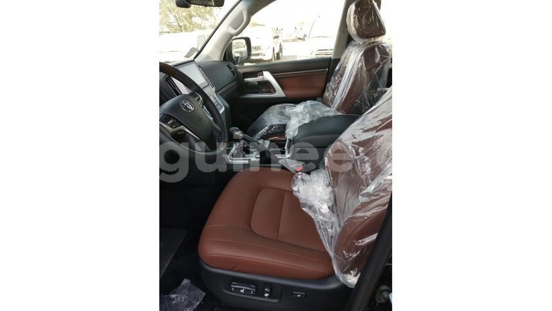 Big with watermark toyota land cruiser conakry import dubai 3841