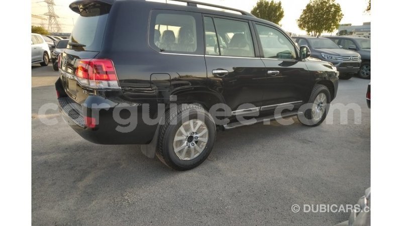 Big with watermark toyota land cruiser conakry import dubai 3841