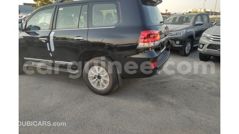 Big with watermark toyota land cruiser conakry import dubai 3841