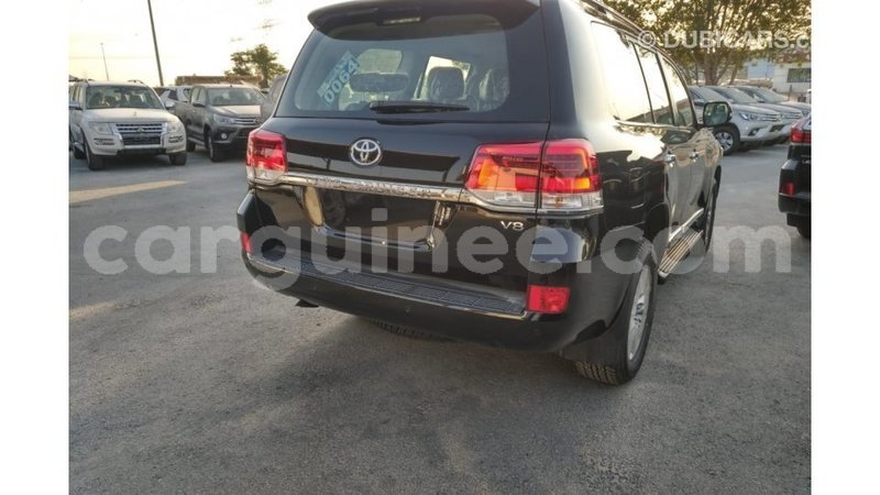 Big with watermark toyota land cruiser conakry import dubai 3841