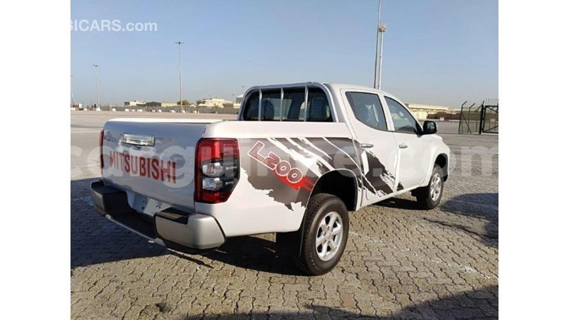 Big with watermark mitsubishi l200 conakry import dubai 3842