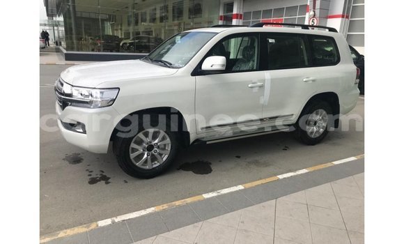 Buy Import Toyota Land Cruiser White Car in Import - Dubai in Conakry Buy Import Toyota Land Cruiser White Car in Import - Dubai in Conakry