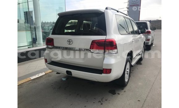 Buy Import Toyota Land Cruiser White Car in Import - Dubai in Conakry Buy Import Toyota Land Cruiser White Car in Import - Dubai in Conakry