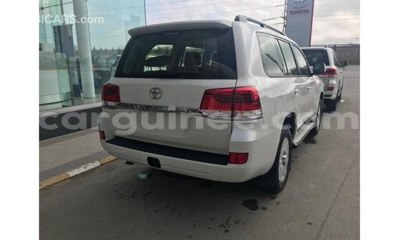 Buy Import Toyota Land Cruiser White Car in Import - Dubai in Conakry Buy Import Toyota Land Cruiser White Car in Import - Dubai in Conakry