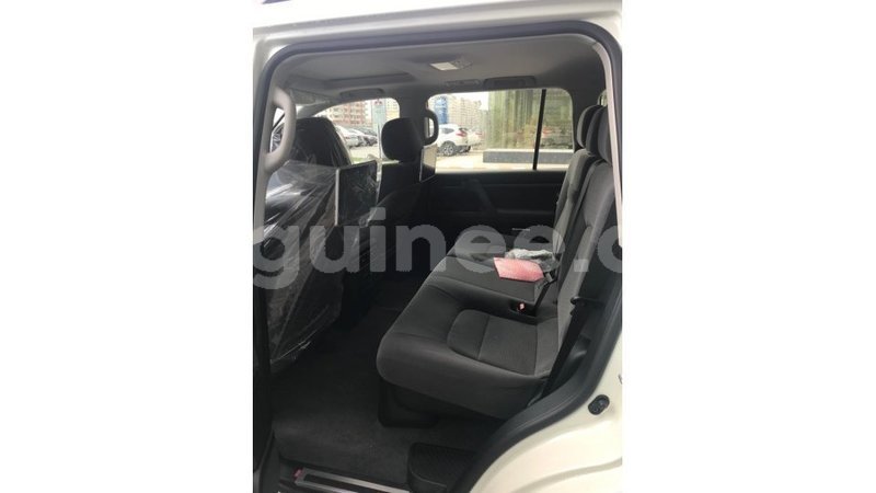 Big with watermark toyota land cruiser conakry import dubai 3843