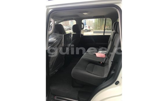 Buy Import Toyota Land Cruiser White Car in Import - Dubai in Conakry Buy Import Toyota Land Cruiser White Car in Import - Dubai in Conakry