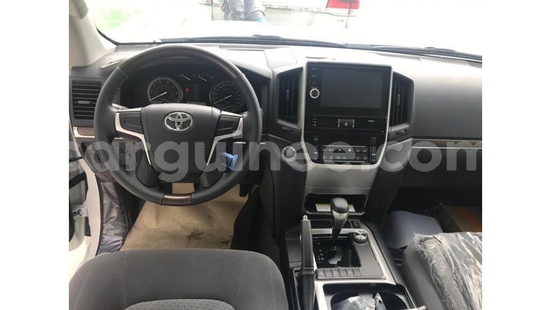 Big with watermark toyota land cruiser conakry import dubai 3843