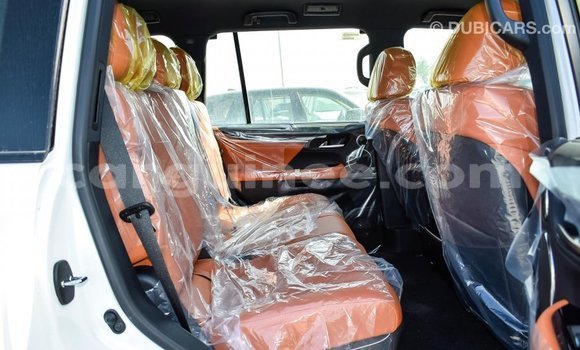 Acheter Import Voiture Lexus LX Blanc à Import - Dubai, Conakry Acheter Import Voiture Lexus LX Blanc à Import - Dubai, Conakry