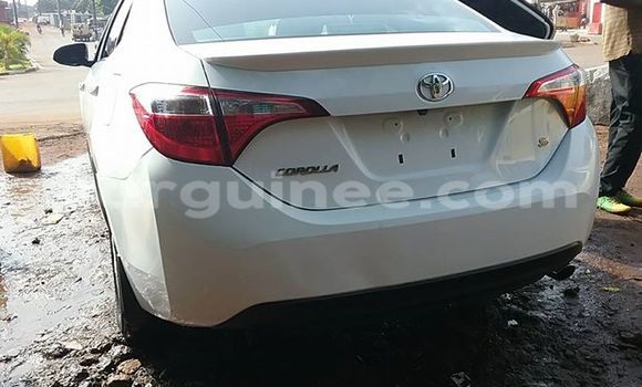 Acheter Occasion Voiture Toyota Corolla Blanc à Kaloum au Conakry Acheter Occasion Voiture Toyota Corolla Blanc à Kaloum au Conakry