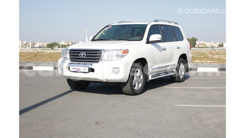 Big with watermark toyota land cruiser conakry import dubai 3853