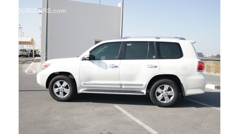 Big with watermark toyota land cruiser conakry import dubai 3853