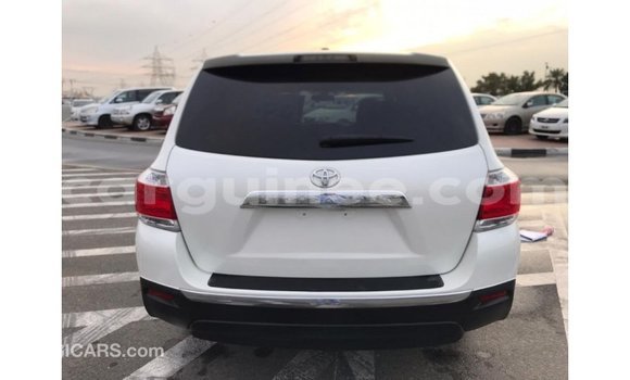 Acheter Import Voiture Toyota Highlander Blanc à Import - Dubai, Conakry Acheter Import Voiture Toyota Highlander Blanc à Import - Dubai, Conakry
