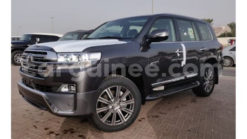 Big with watermark toyota land cruiser conakry import dubai 3869