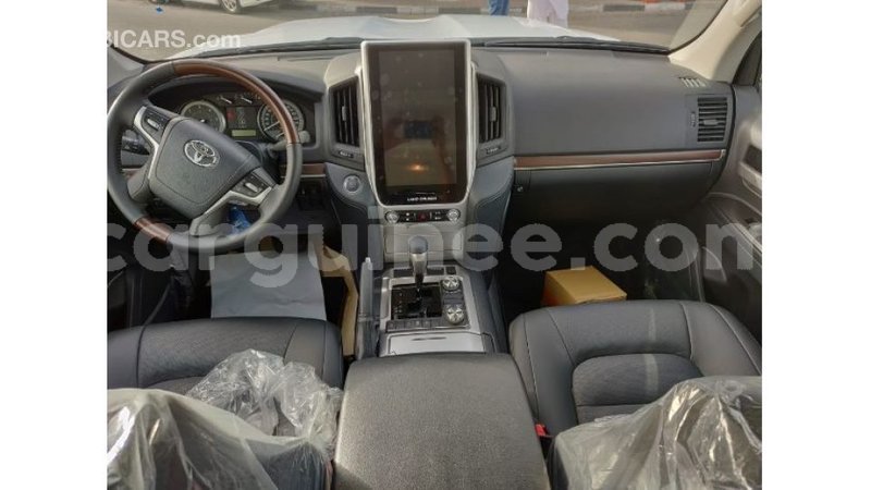 Big with watermark toyota land cruiser conakry import dubai 3869