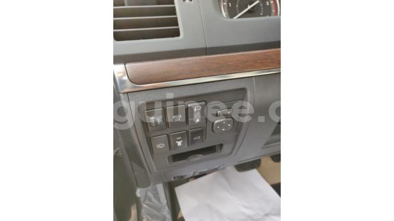 Big with watermark toyota land cruiser conakry import dubai 3869