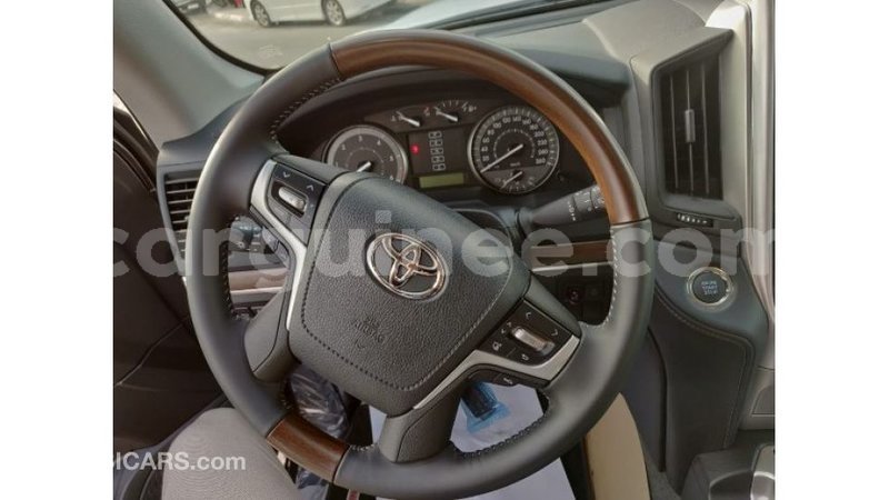 Big with watermark toyota land cruiser conakry import dubai 3869