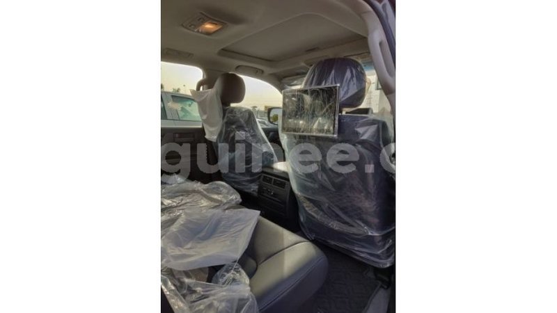 Big with watermark toyota land cruiser conakry import dubai 3869