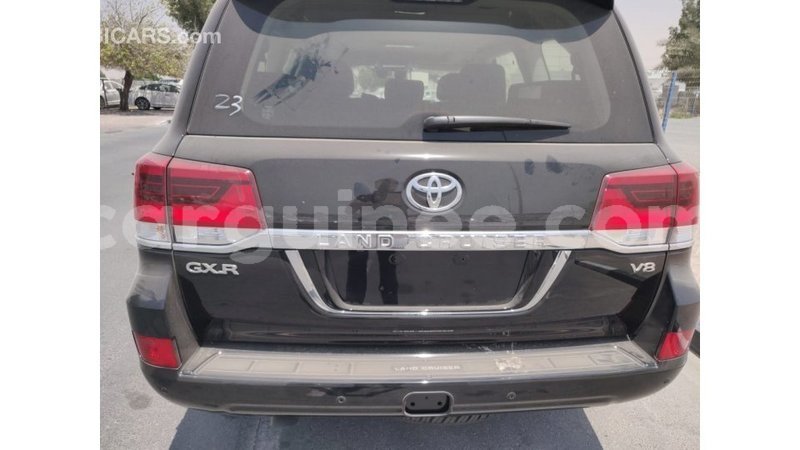 Big with watermark toyota land cruiser conakry import dubai 3875