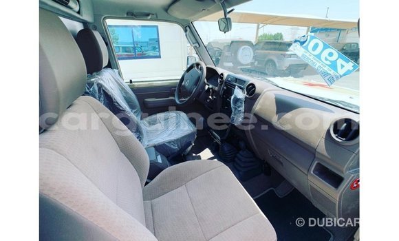 Buy Import Toyota Land Cruiser Beige Car in Import - Dubai in Conakry Buy Import Toyota Land Cruiser Beige Car in Import - Dubai in Conakry