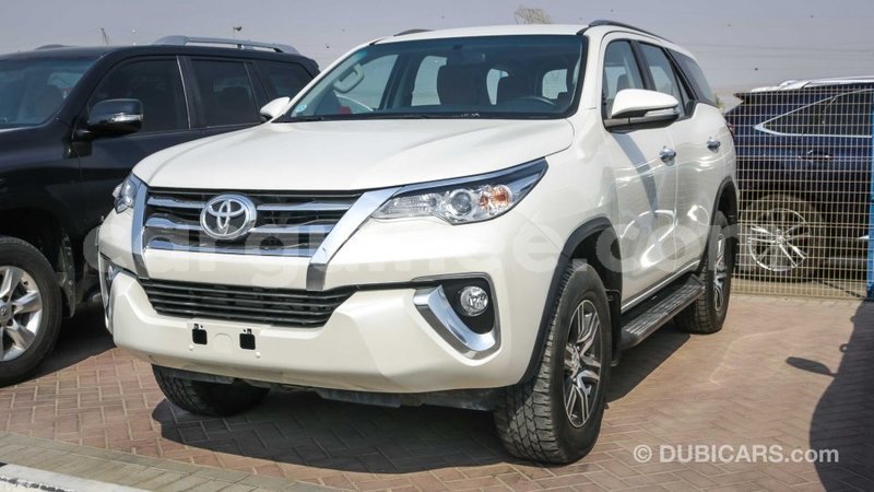 Big with watermark toyota fortuner conakry import dubai 3933